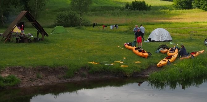 отдых туристов в кемпинге при занятиях каякингом в Бельгии
